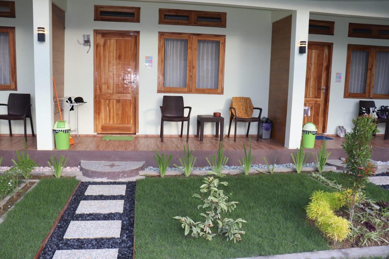 Room 212 Kuta  Экстерьер фото